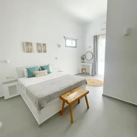 מלון Kirki By The Sea