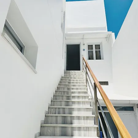 Kirki By The Sea מלון 2*