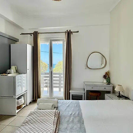 Kirki By The Sea מלון