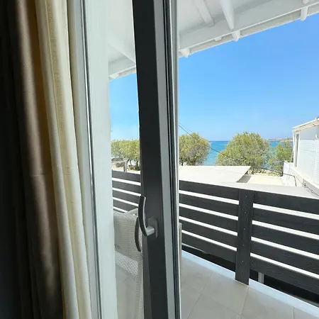 Kirki By The Sea מלון פארוס