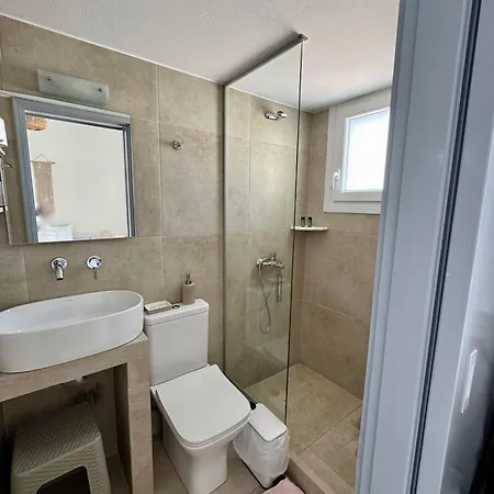 Отель Kirki By The Sea 2*