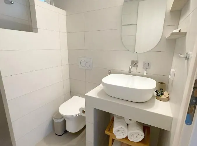 Ξενοδοχείο Kirki By The Sea 2*